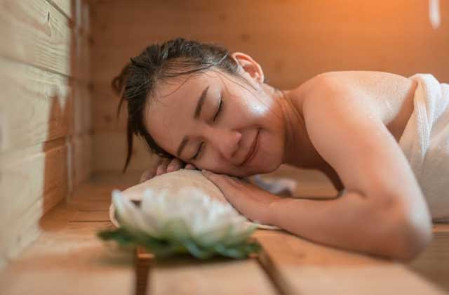 4 Efek Samping Yang Mungkin Terjadi Kalau Anda Kelamaan Sauna