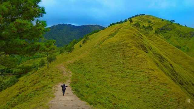 Beberapa Bukit Terindah Di Dunia Manjakan Mata