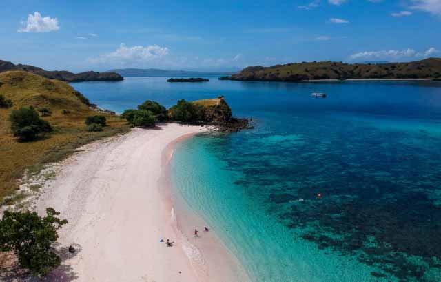 Beberapa Pantai Yang Di Miliki Indonesia Tidak Kalah Dengan Hawaii