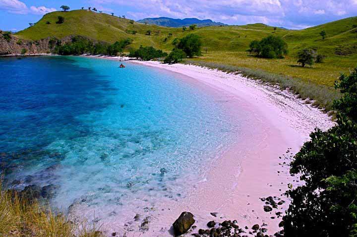 Deretan Daftar Pantai Paling Indah Yang Ada Di Indonesia
