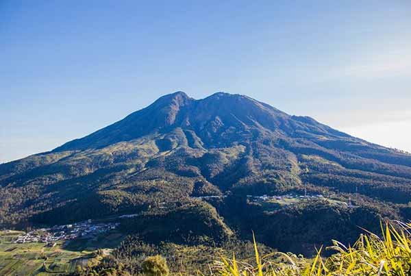 Deretan Destinasi Gunung Angker Yang Ada Di Indonesia