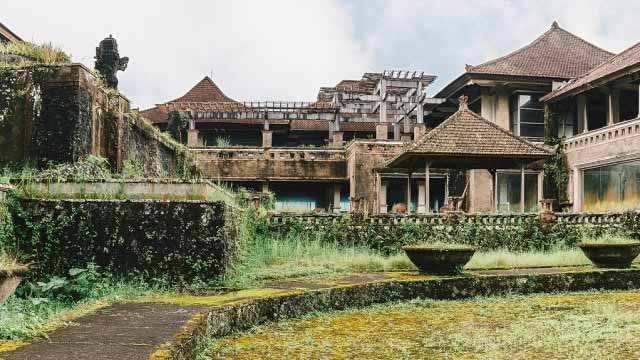 Deretan Destinasi Tempat Hotel Menyeramkan Di Indonesia