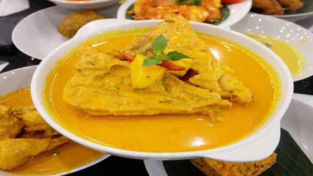 Destinasi Kuliner Masakan Gulai Kepala Ikan Paling Enak Di Jakarta