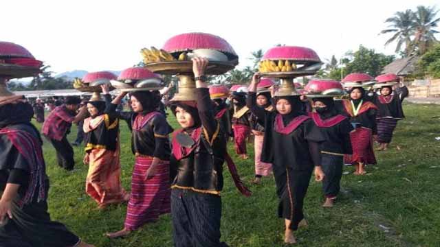 Destinasi Tradisi Ngejot Unik Di Lombok Yang Wajib Kamu Ketahui