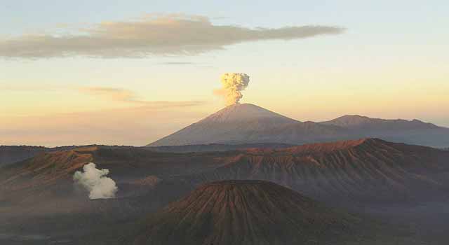 Destinasi Wisata Gunung Api DI indonesia