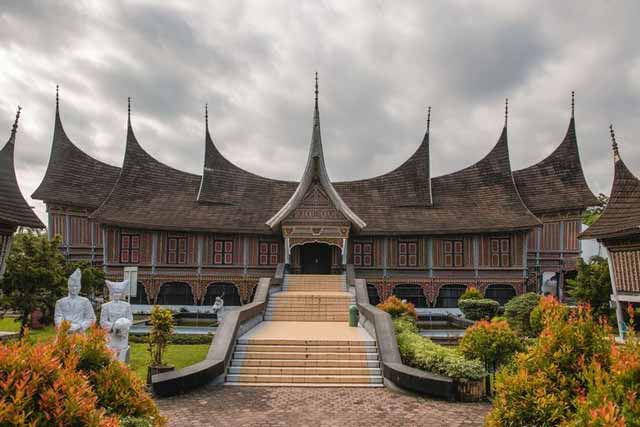 Rekomendasi Tempat Wisata di Sekitar Taplau Padang, Ada Kuliner Unik Juga!