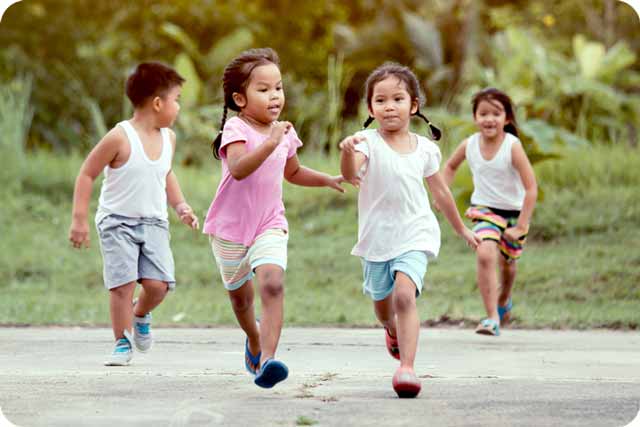 Tips Mengajarkan Anak Bersosialisasi, Yuk Terapkan!