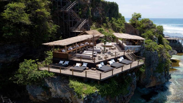 Destinasi Restoran Di Bali Dengan Konsep Alam Dan Sajian Tradisional